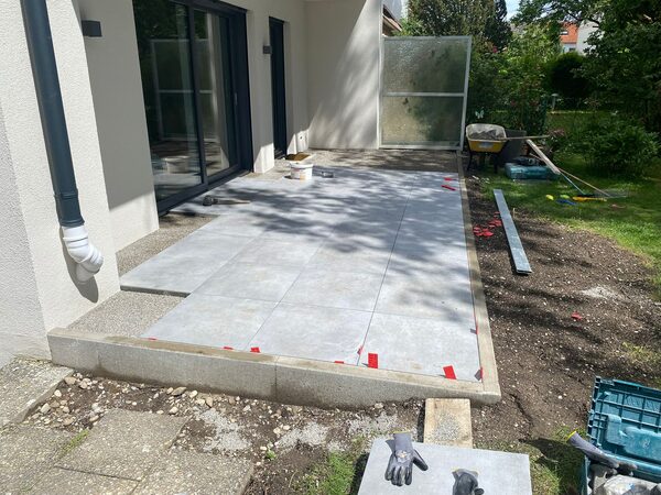 Terrassenbau Augsburg – Naturstein-Terrassenplatten verlegen